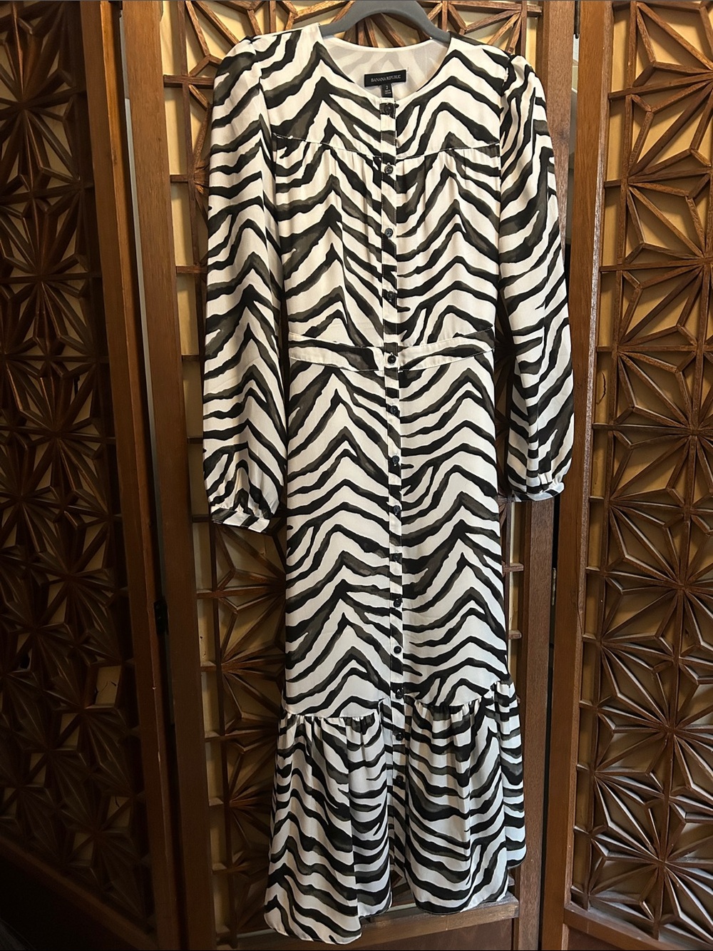 Banana Republic Black and White Zebra-Print Long Sleeve Dress Button Down 2